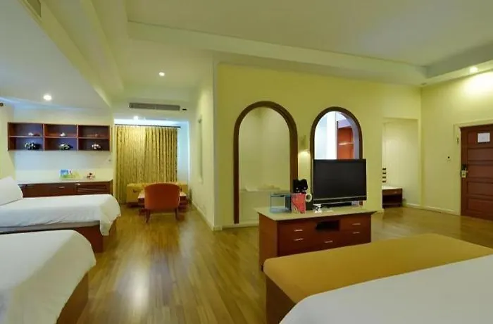 Hip Hotel 4*